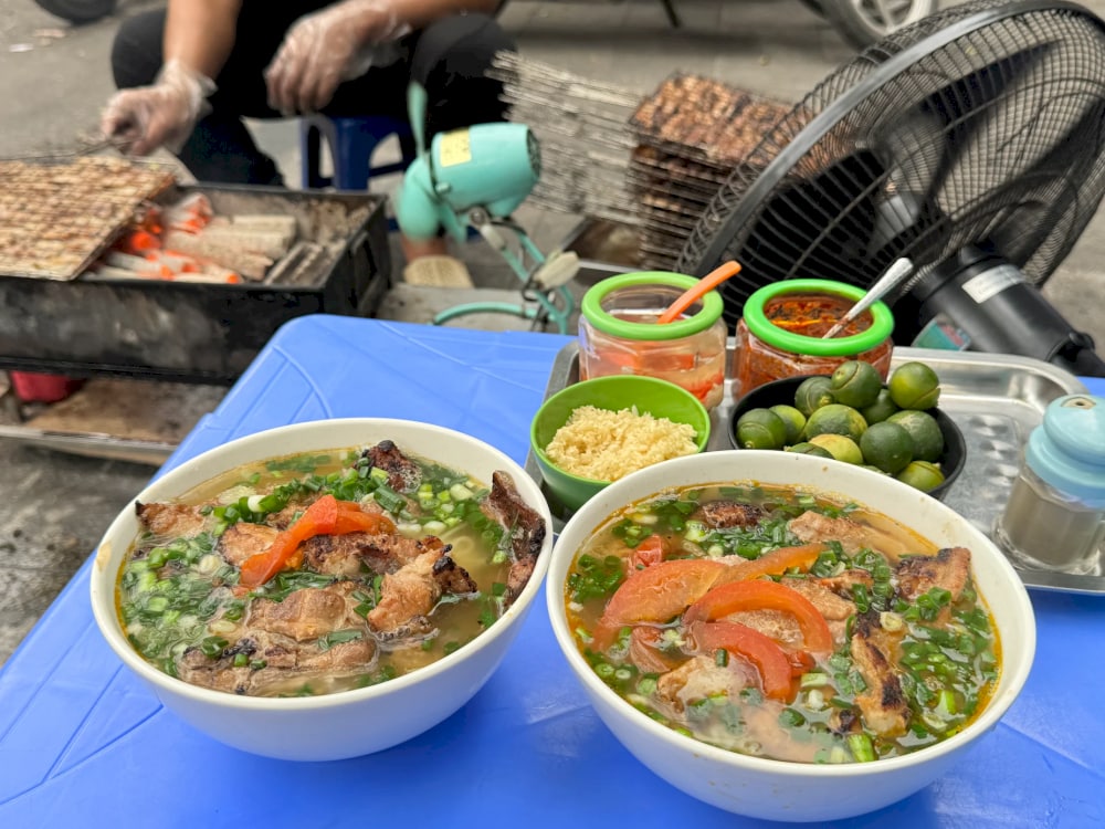 Bun Cha Trung To impresses with its light and sour tomato-based broth